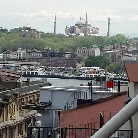 Апартаменты Galata Waterfall